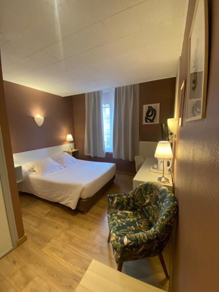 Hotel Le Pelican Charleville-Mezieres Exterior photo