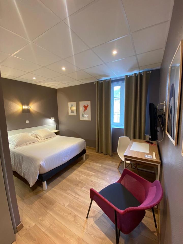 Hotel Le Pelican Charleville-Mezieres Exterior photo